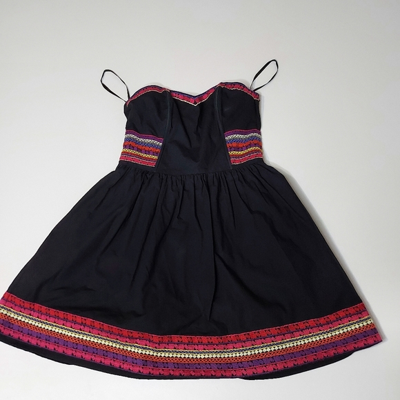 H&M Cute Embroidered Strapless Dress - Picture 3 of 15